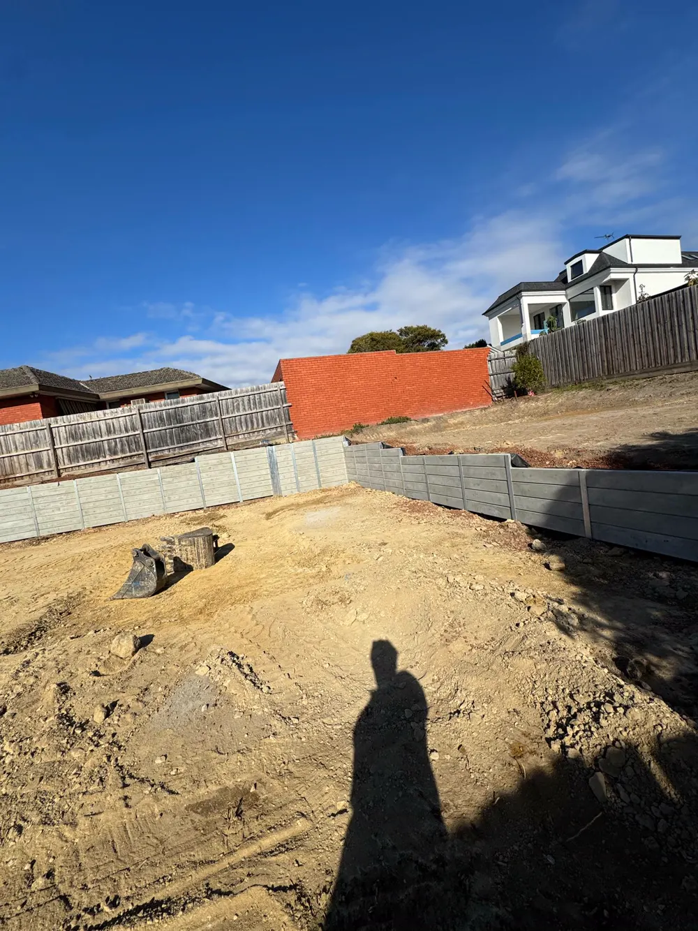 09 – Grey builds on red soil photo 1